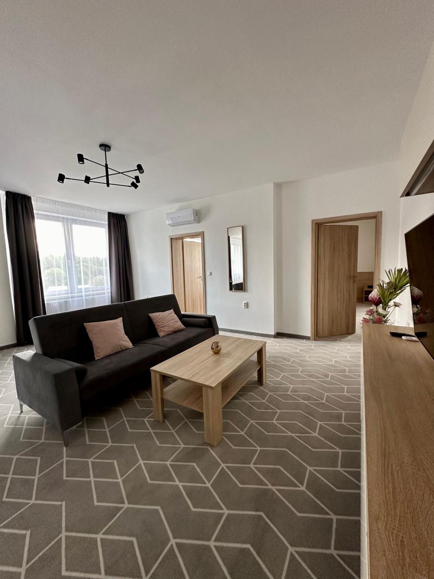 Typton Hotel&Spa Medzilaborce المظهر الخارجي الصورة