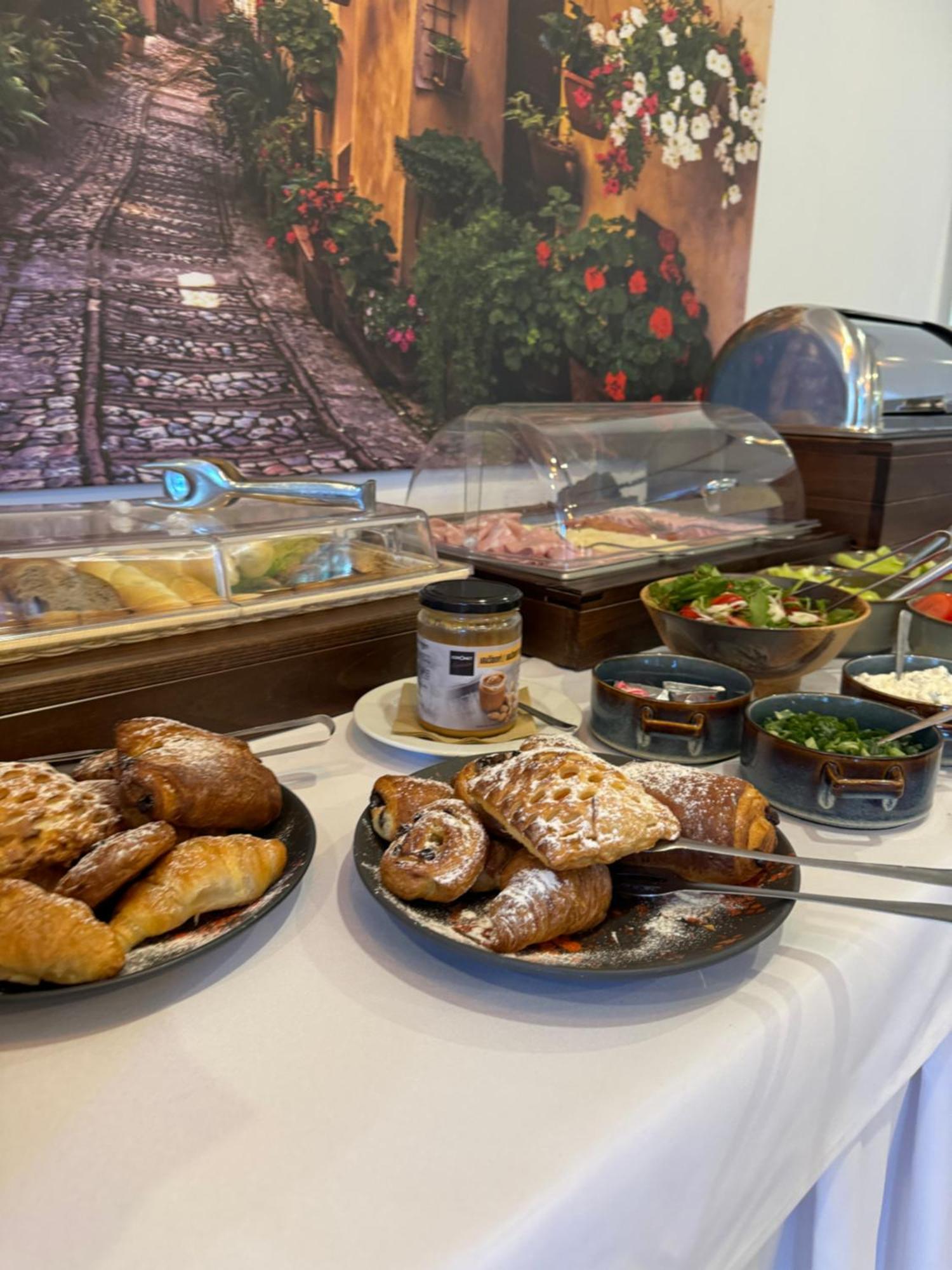 Typton Hotel&Spa Medzilaborce المظهر الخارجي الصورة