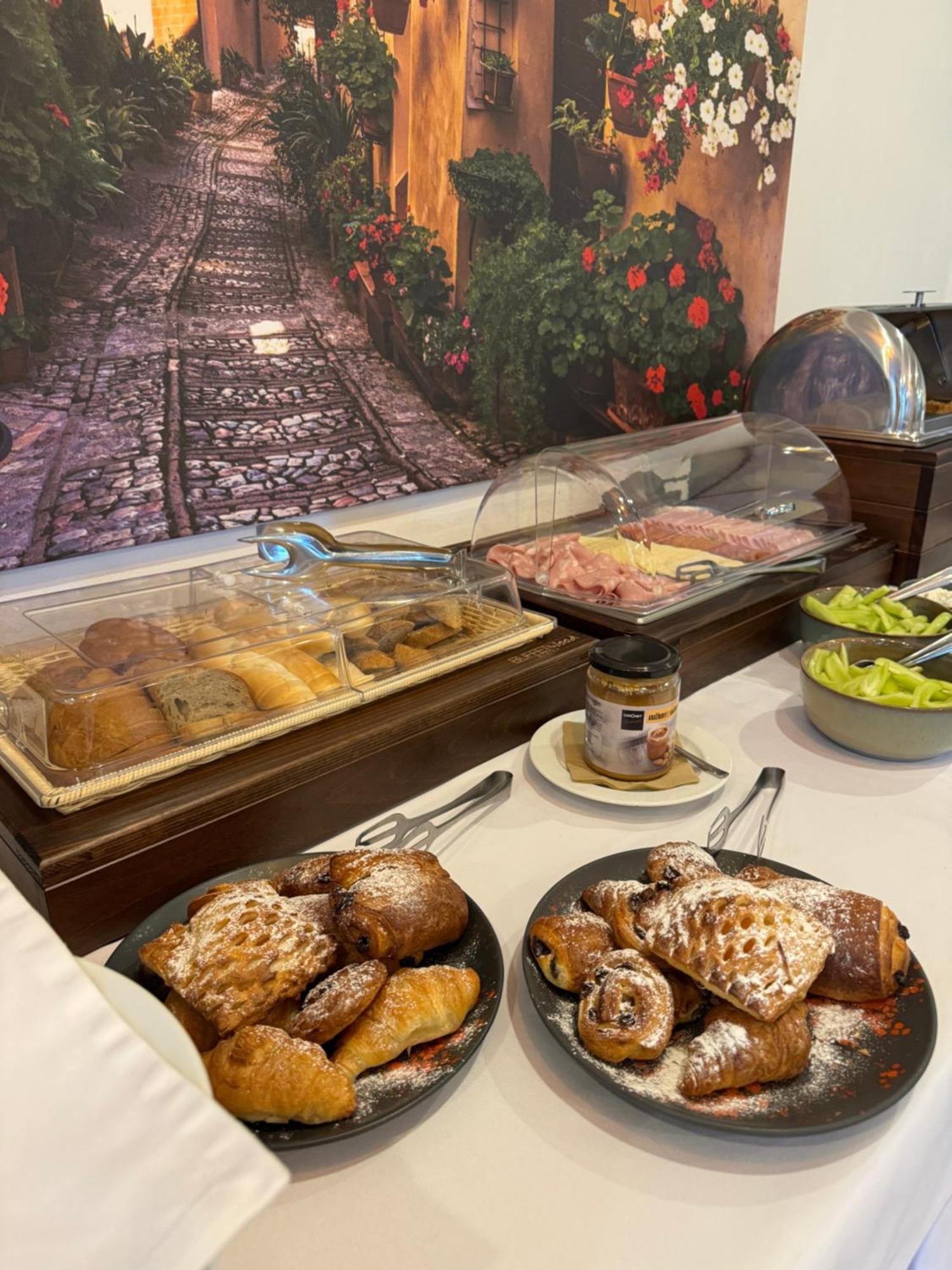 Typton Hotel&Spa Medzilaborce المظهر الخارجي الصورة